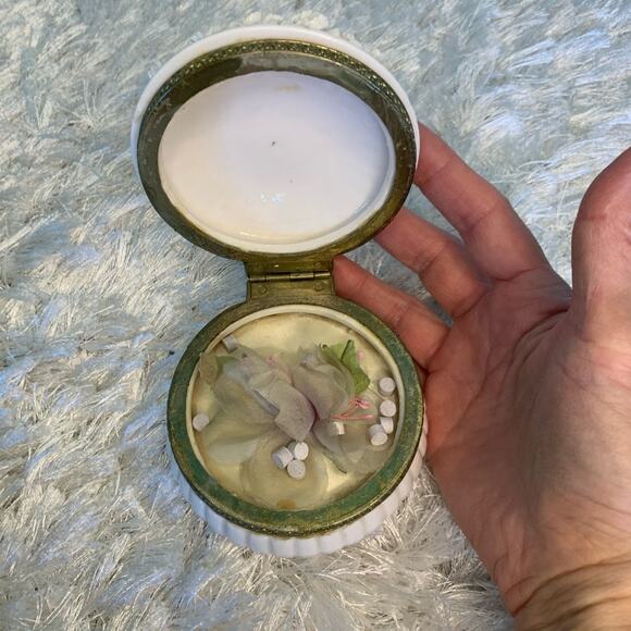 Vintage China Flower Hinge Top Sachet Trinket Box Silk Flower 4.5" diameter - Picture 2 of 6